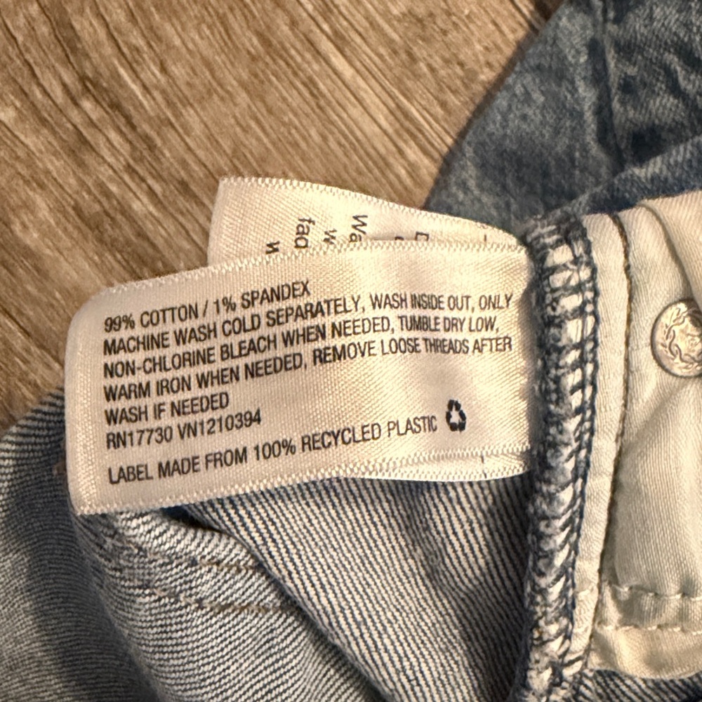 Universal Thread Vintage Bermuda Jean Shorts Size 6 28 Cutoff - Picture 5 of 5